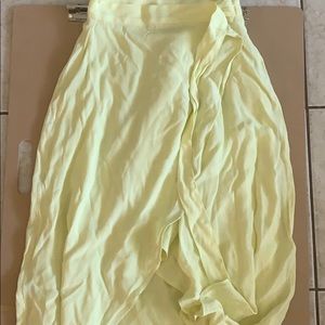 Flowy light yellow midi skirt